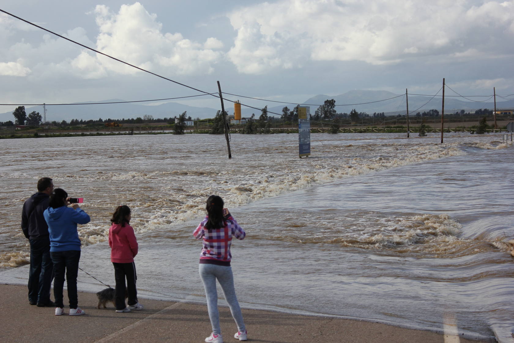 El Guadiana se desborda cerca de Don Benito