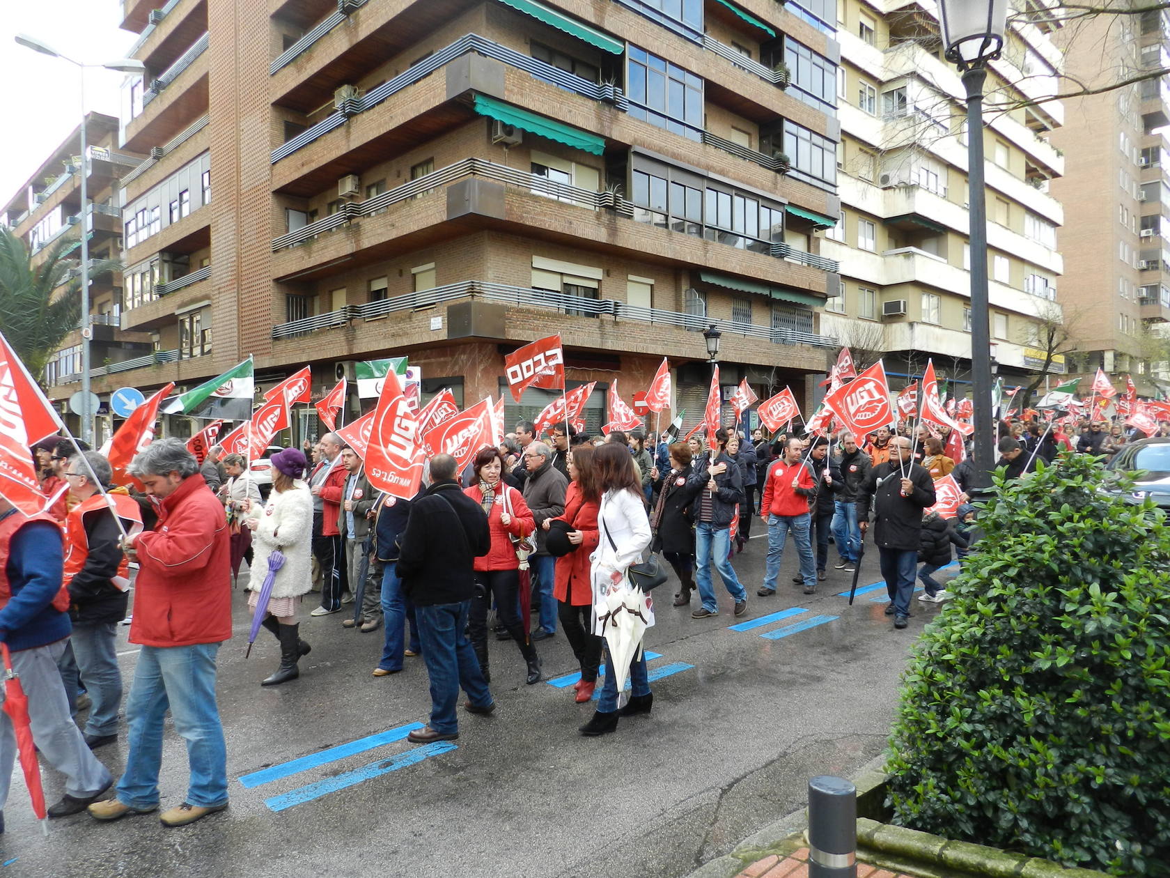 2.000 extremeños se manifiestan contra los recortes y el paro