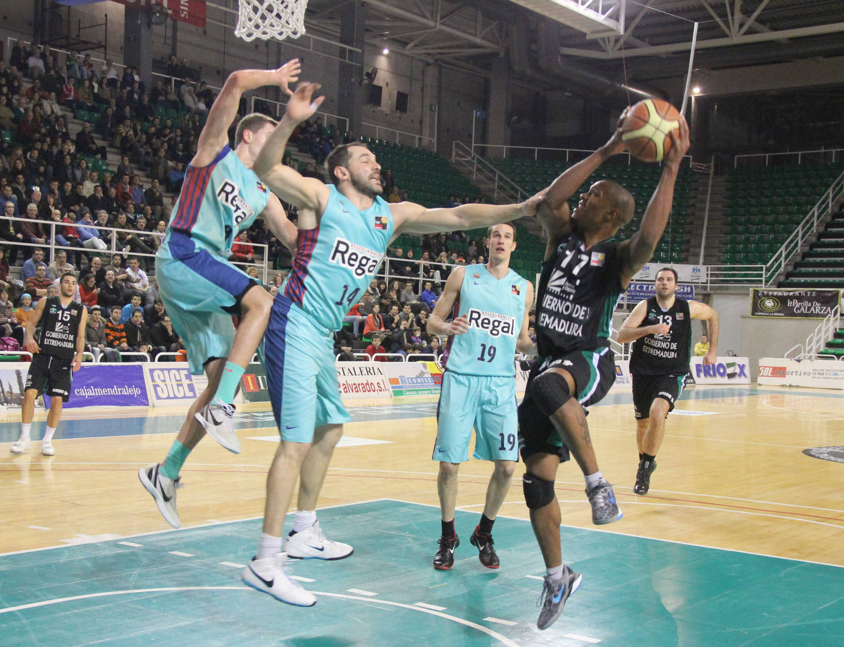 El Cáceres se hace fuerte en el Multiusos y vence al Barça B