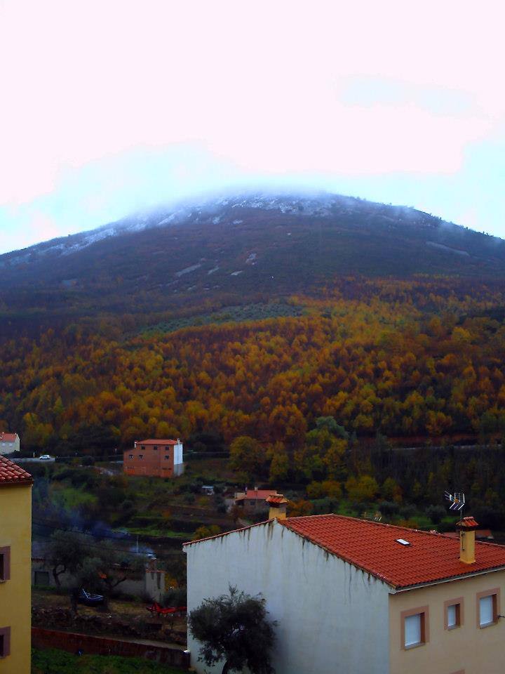 Primeras nieves otoñales en varias comarcas cacereñas