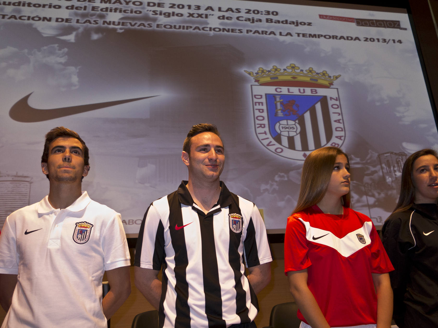 Así es la nueva camiseta del CD Badajoz 1905