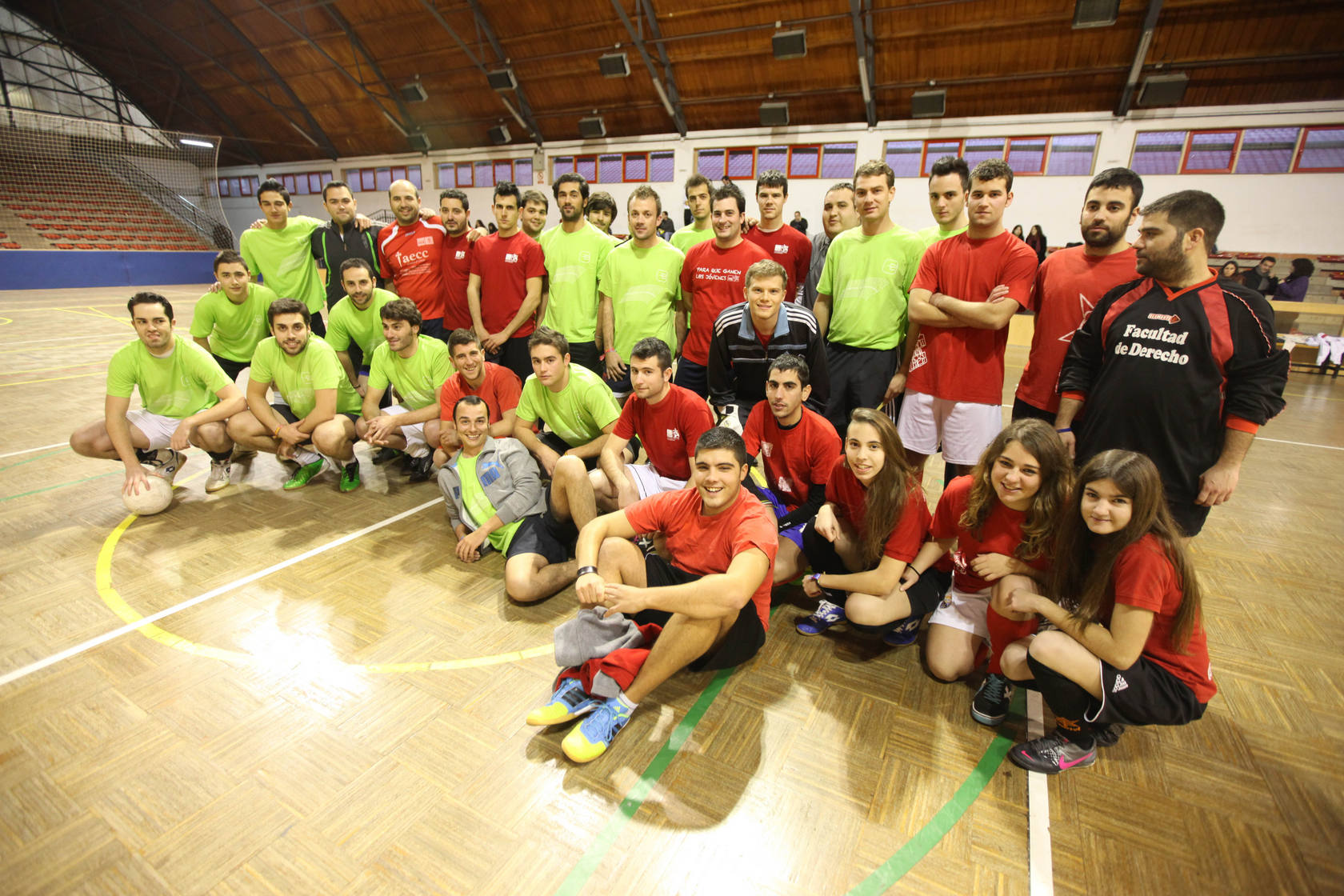 Encuentro de fútbol sala en Cáceres para recaudar alimentos