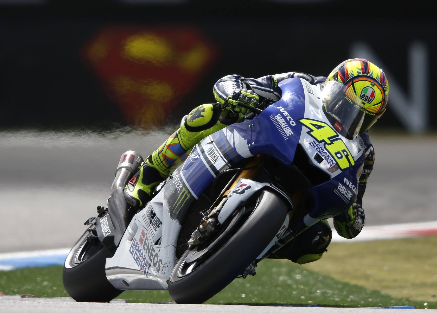 Valentino Rossi ganó el GP de Holanda; Lorenzo heroico