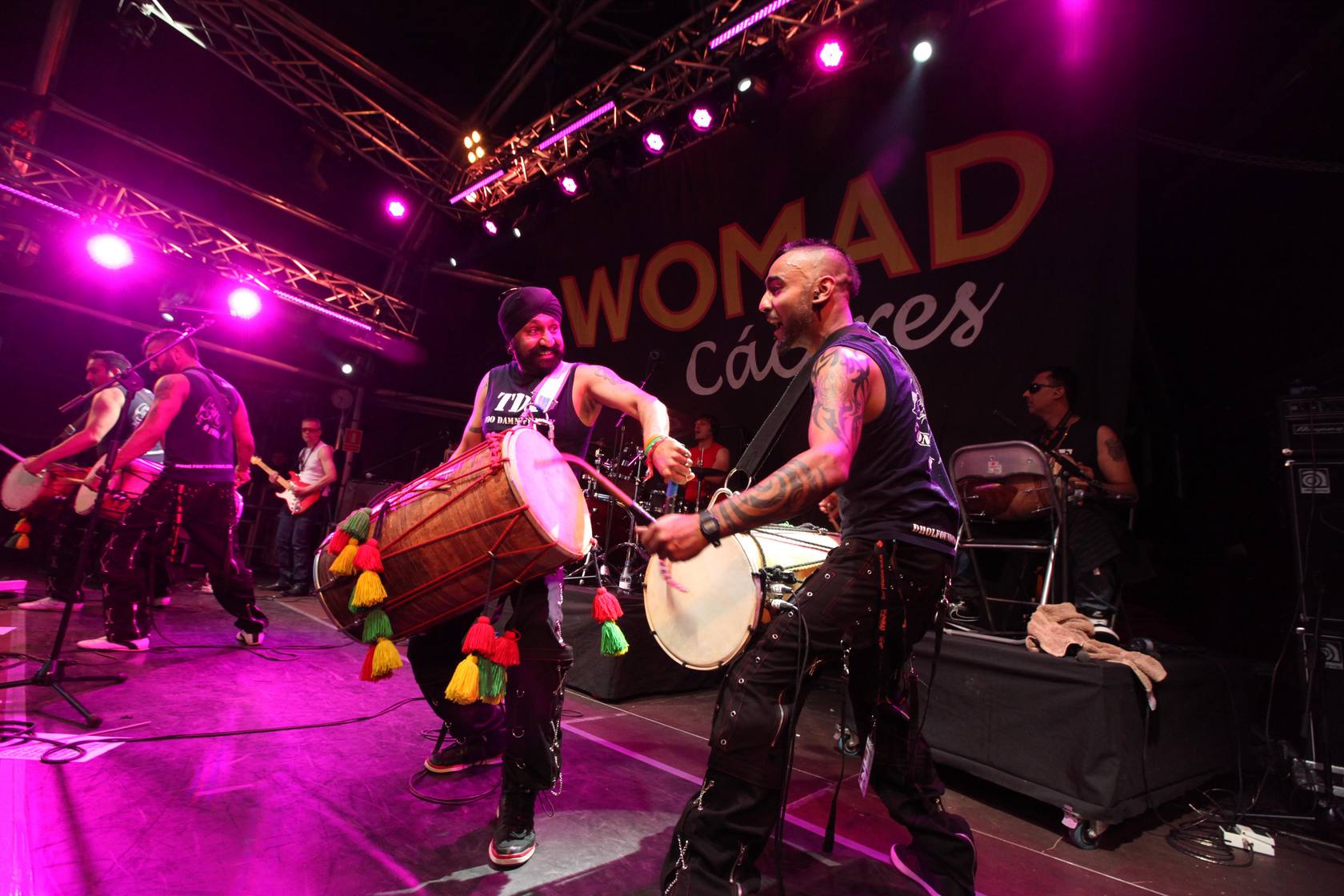 WOMAD CÁCERES | Comienzan los conciertos en la Plaza Mayor y San Jorge