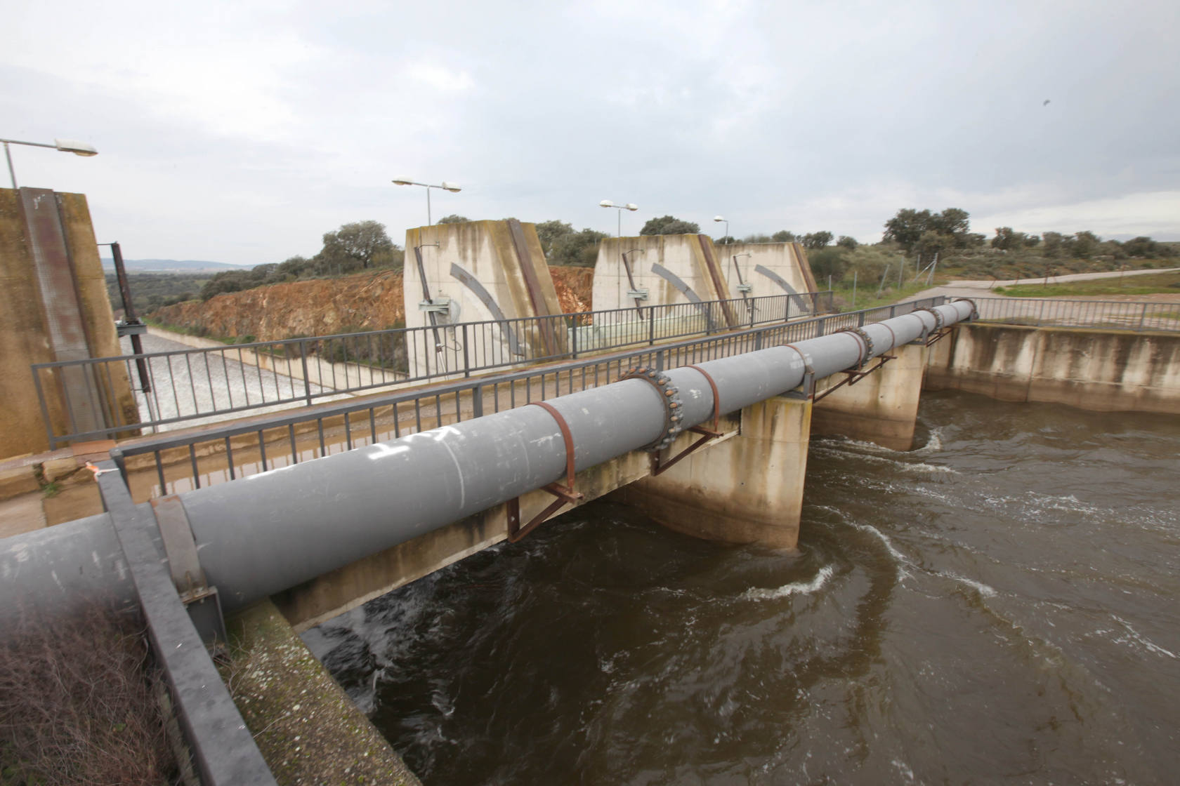 El Guadiloba empieza a desembalsar agua
