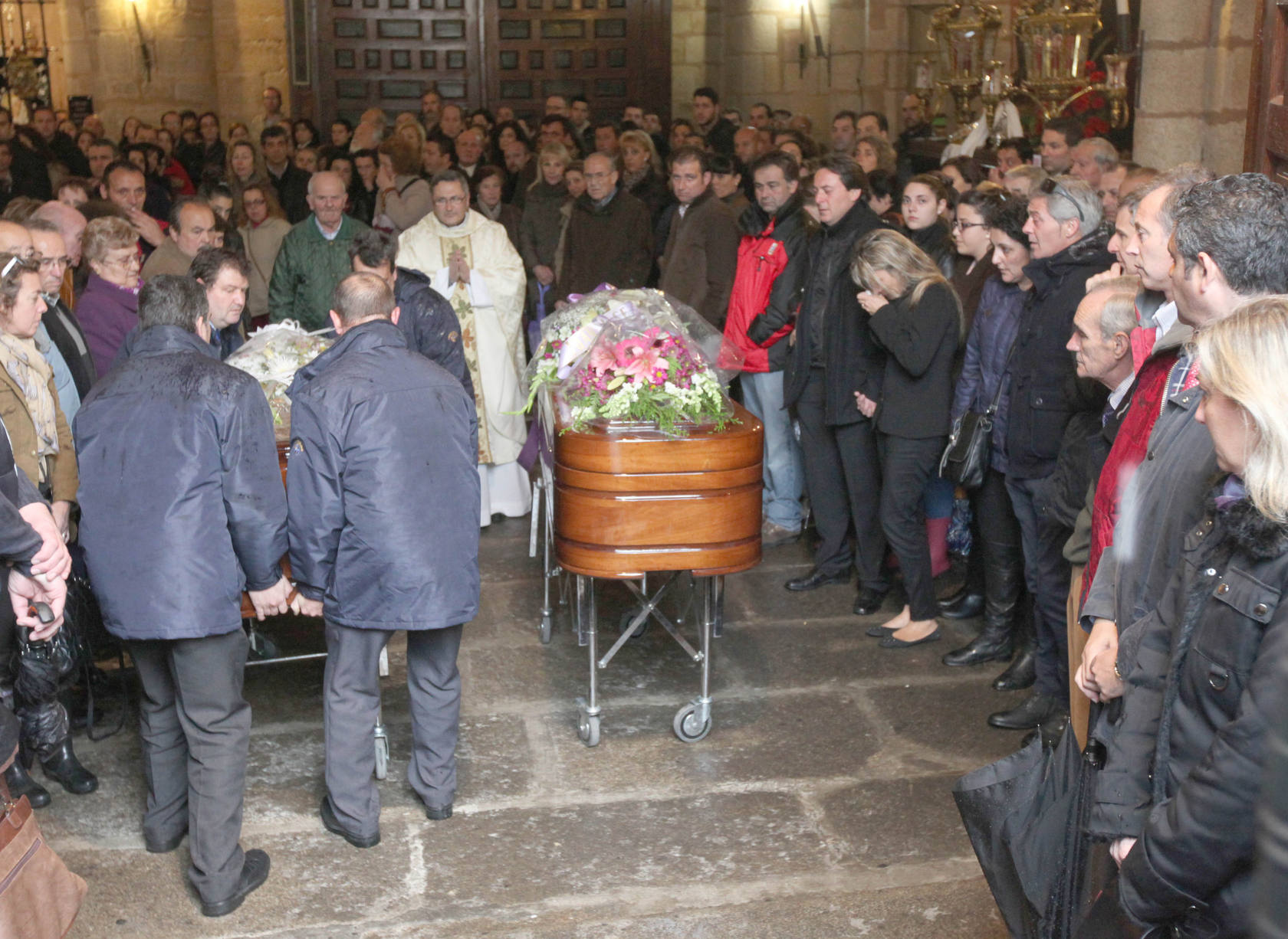 Multitudinario adiós a Manuel y Consuelo