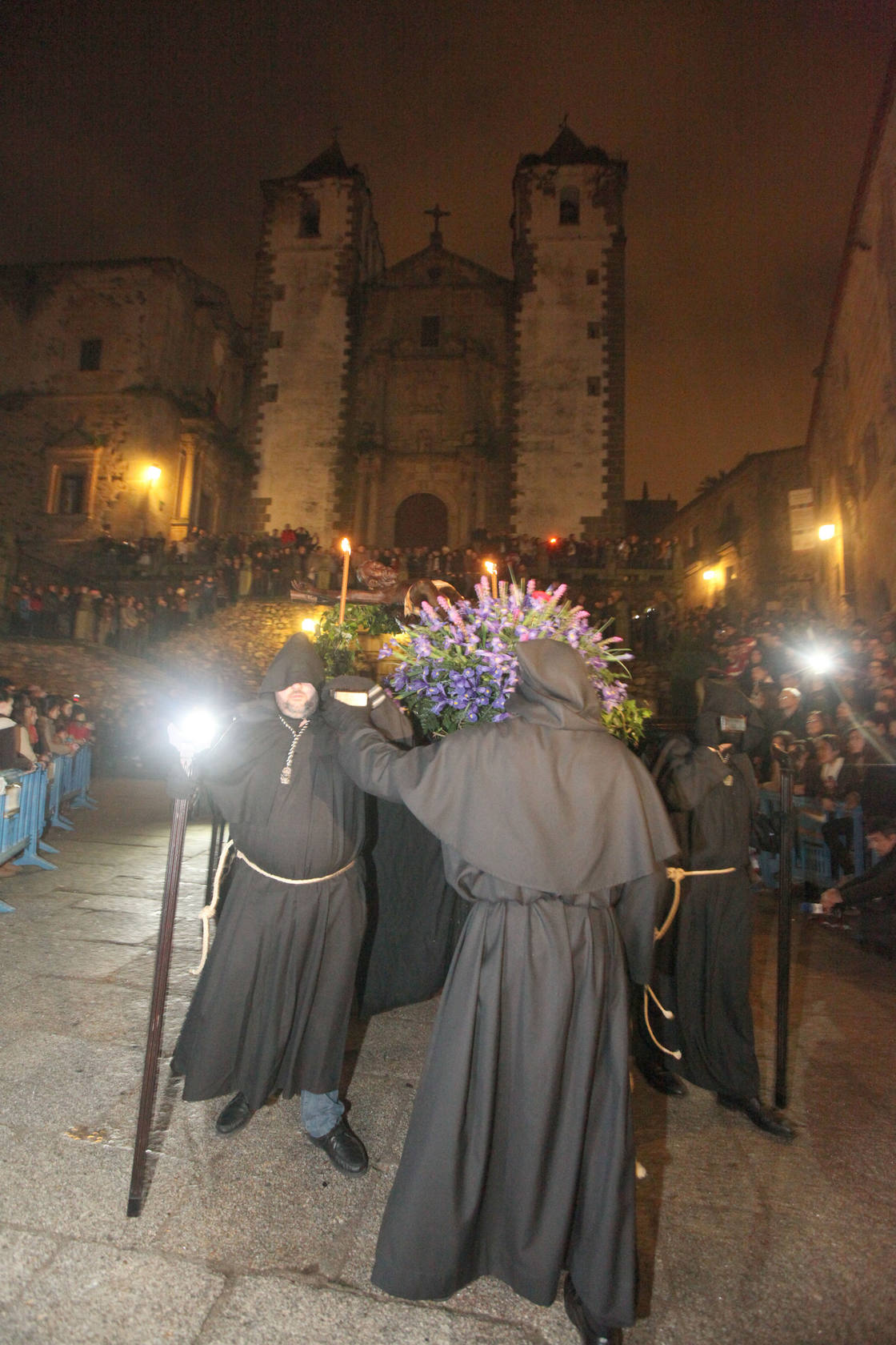 JUEVES SANTO EN CÁCERES | Jueves de agua, lágrimas y decepción