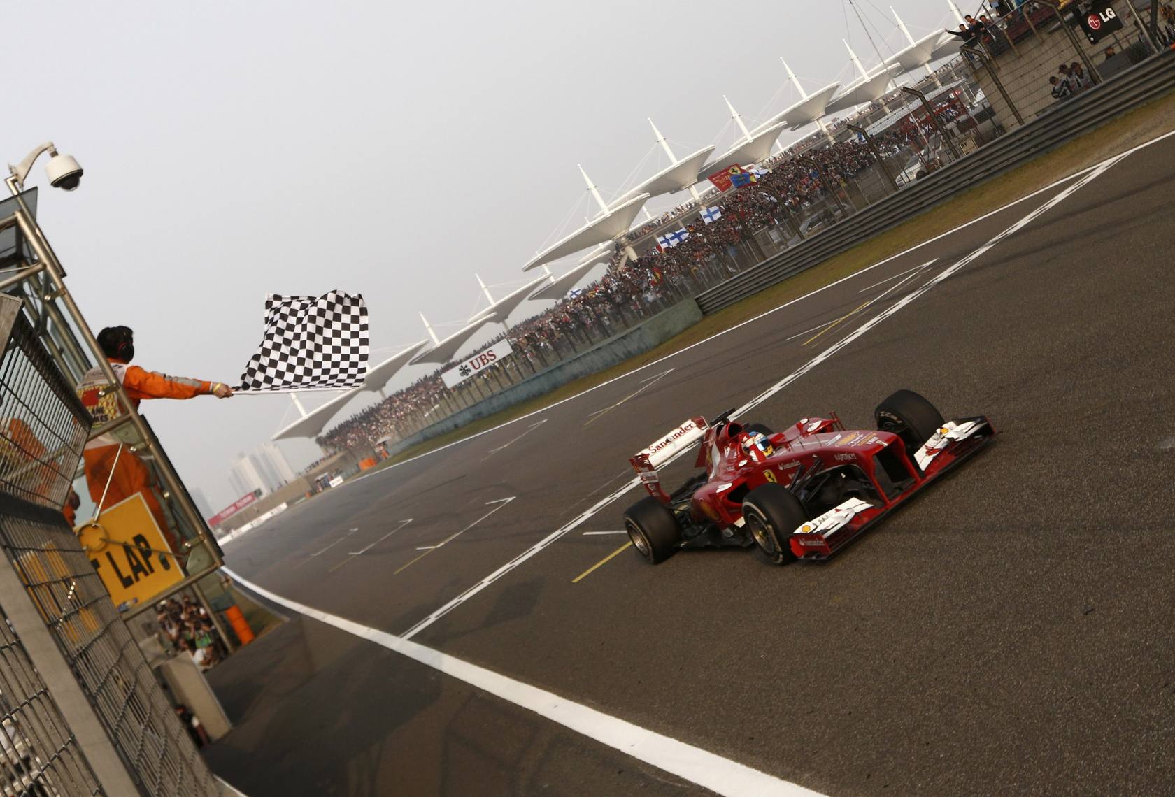 Fernando Alonso (Ferrari) gana el Gran Premio de China