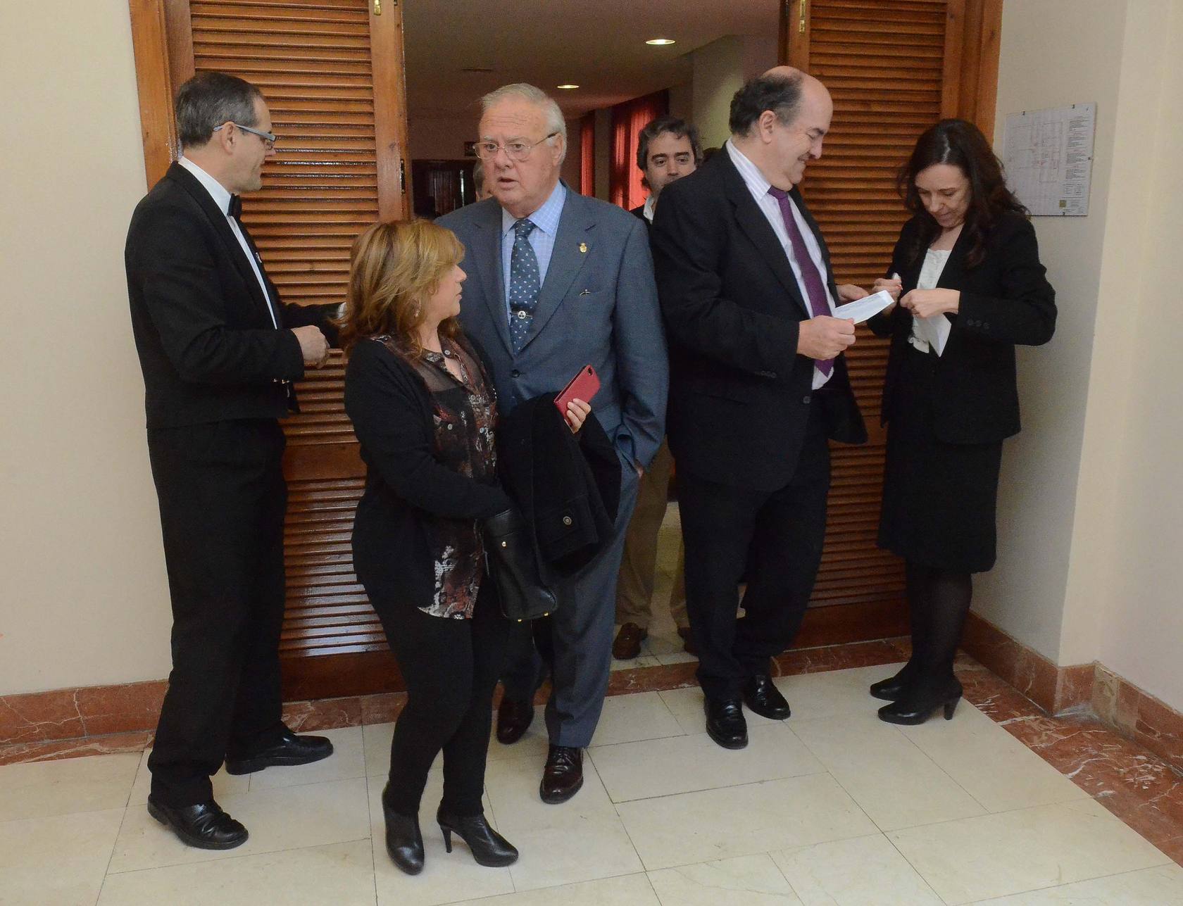Los funcionarios homenajean a Celdrán